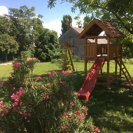 Kenessey Vendeghaz شقة *