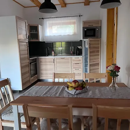 Kenessey Vendeghaz * بالاتونكينيشي